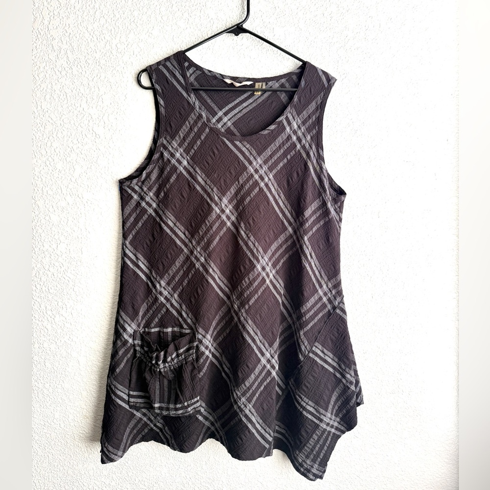Black and White Striped Tunic Top
